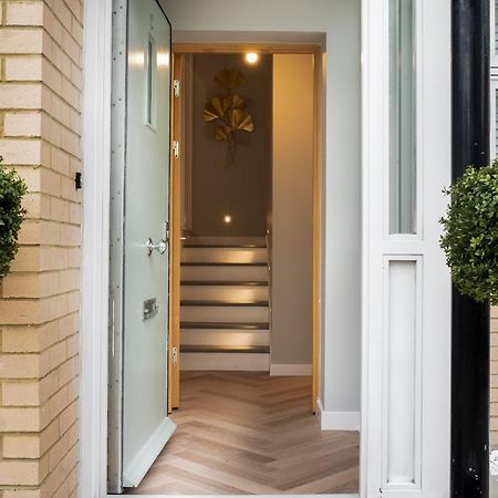 London'S Modern Nuance Apartment - Battersea Eksteriør billede