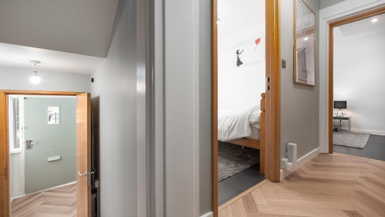 London'S Modern Nuance Apartment - Battersea Eksteriør billede