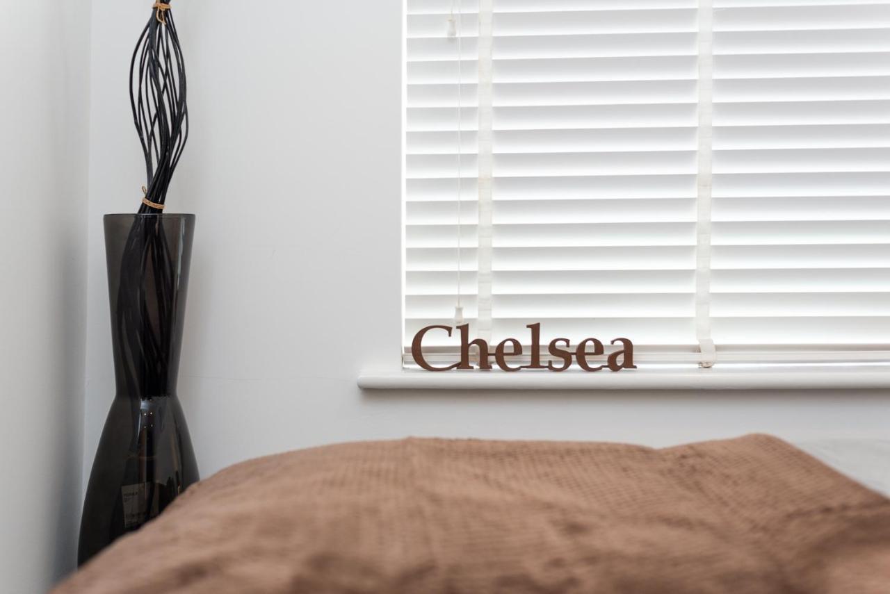 London'S Modern Nuance Apartment - Battersea Eksteriør billede