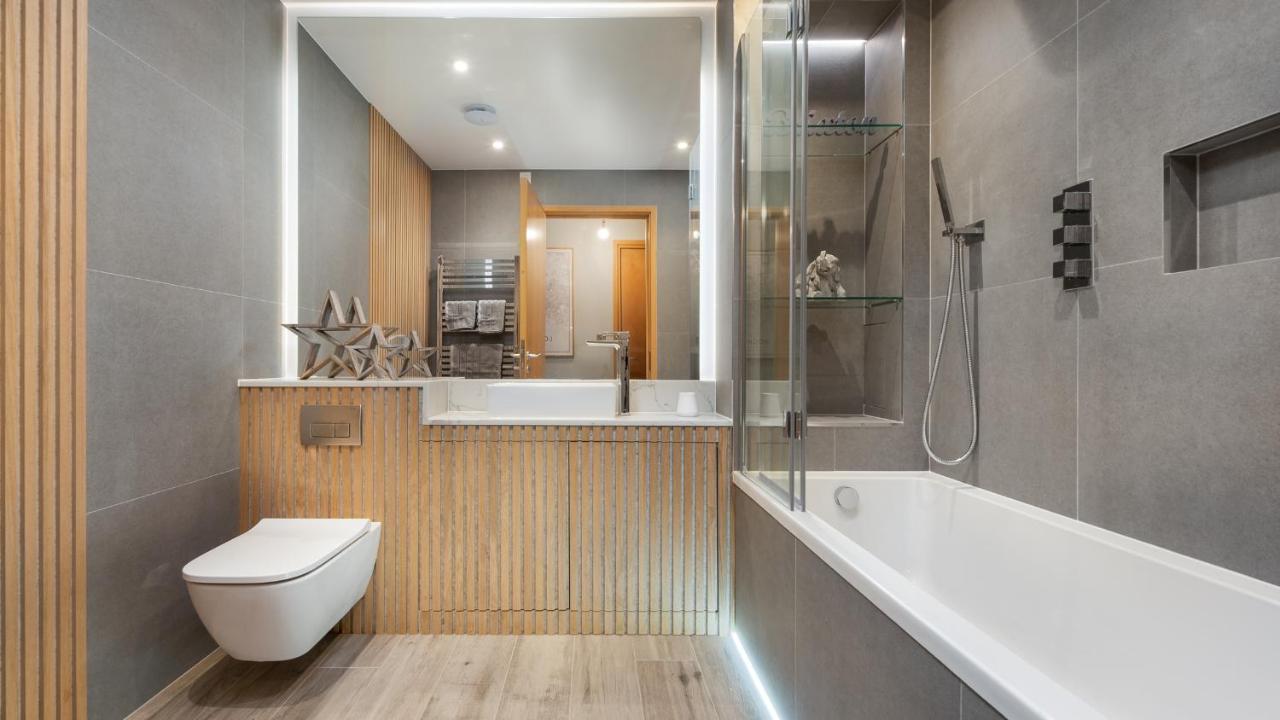 London'S Modern Nuance Apartment - Battersea Eksteriør billede