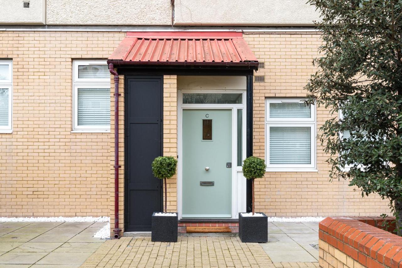 London'S Modern Nuance Apartment - Battersea Eksteriør billede